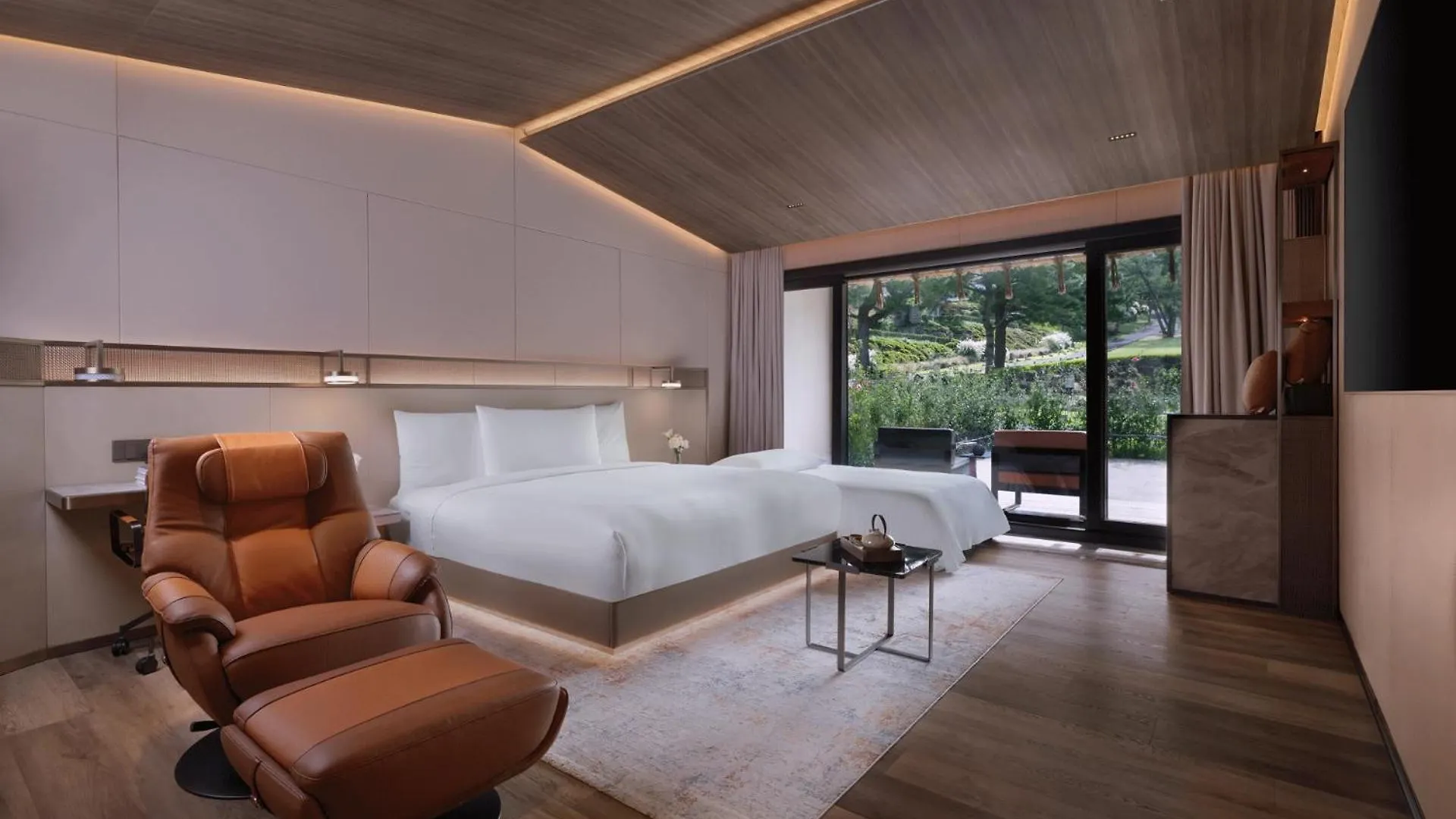 Amber Pure Hill Hotels & Resorts Jeju 5*,